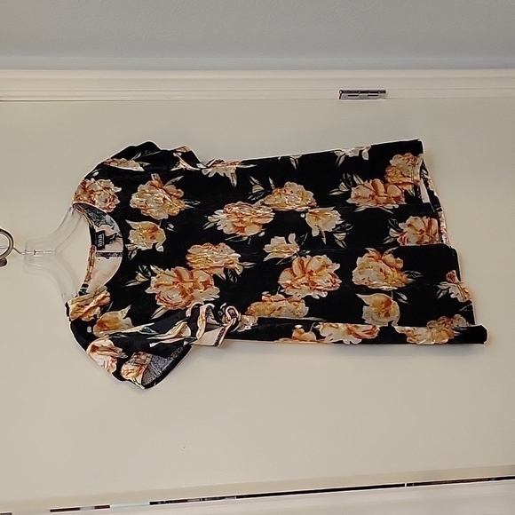 A.N.A. Black Floral Velour Butterfly Sleeve Scoop Neck Fairycore Blouse - Picture 2 of 8